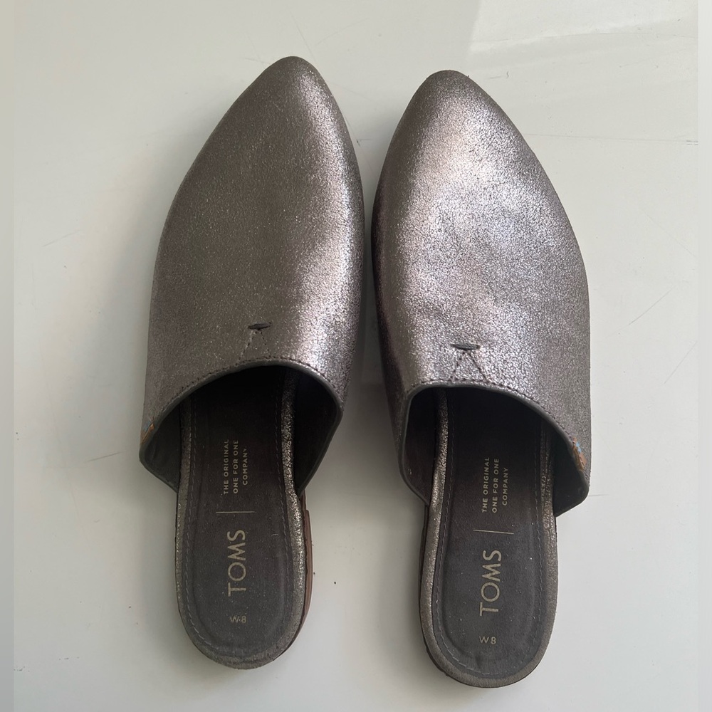 Tom’s Genuine Leather Metallic Mule Size 8